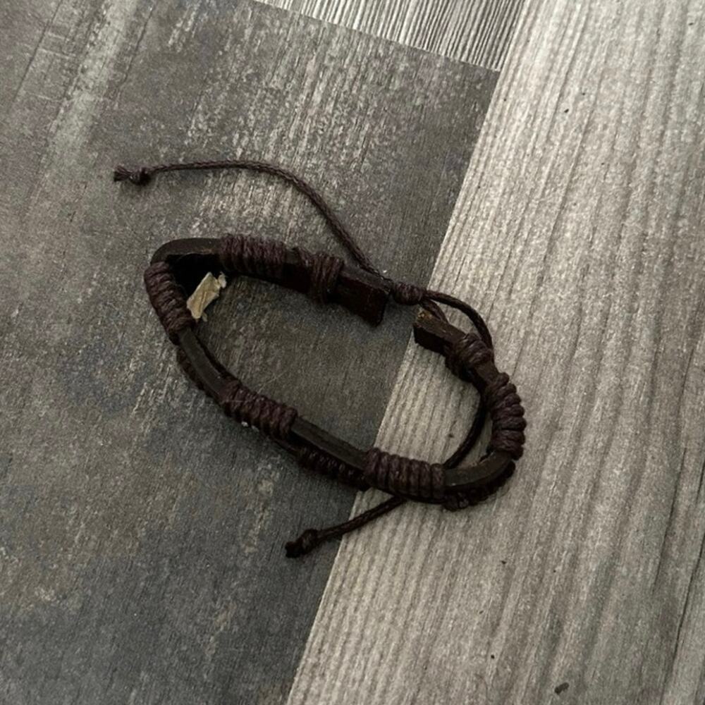No brand brown faux leather thread bracelet